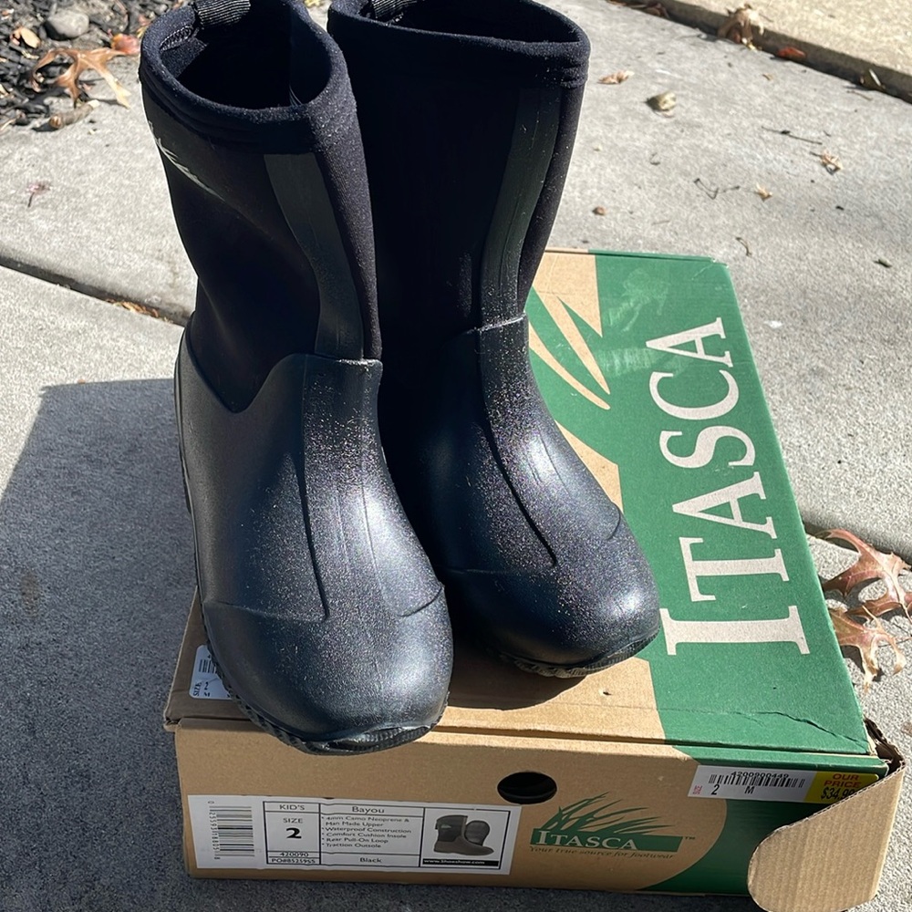 Itasca Black Bayuo Waterproof Lug Boot Kids Sz2